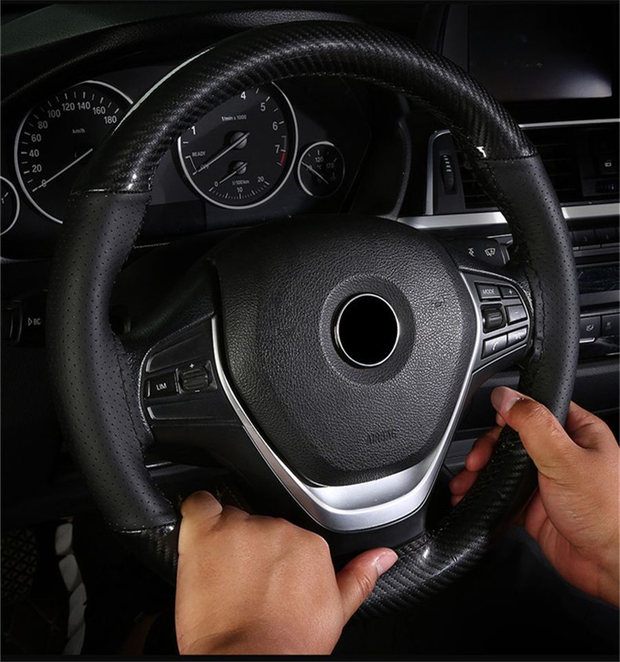 Husă de volan din piele neagră perforată cu inserție carbon