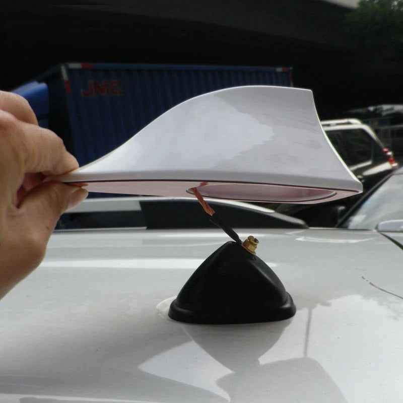 Antena auto activa AM - FM tip "SHARK TAIL" culoare SILVER