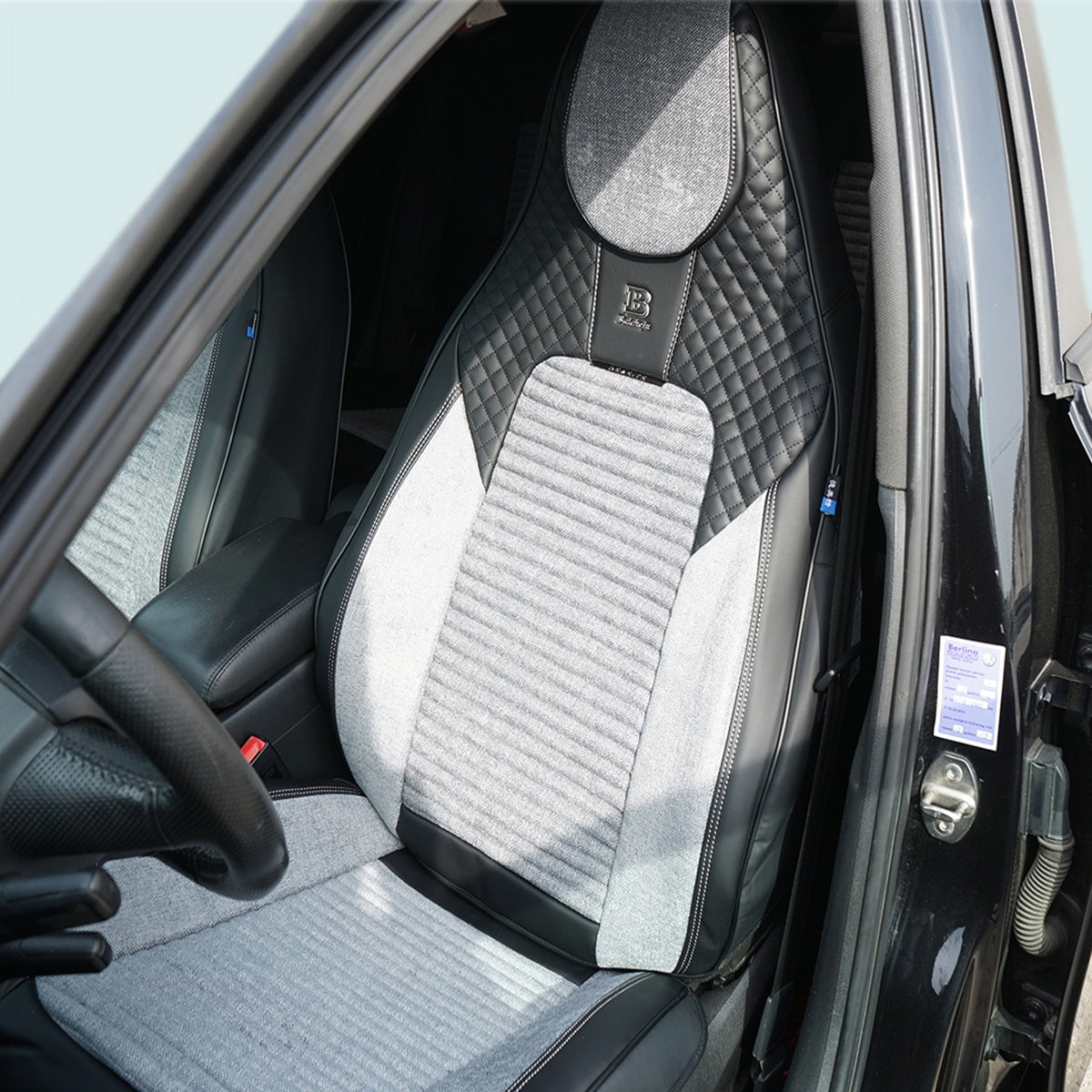 Set huse scaune auto Premium, model BLAZE Prime, design Sportiv,  universale, ergonomice, Piele Ecologica cu insertii textile, culoare Negru/Gri