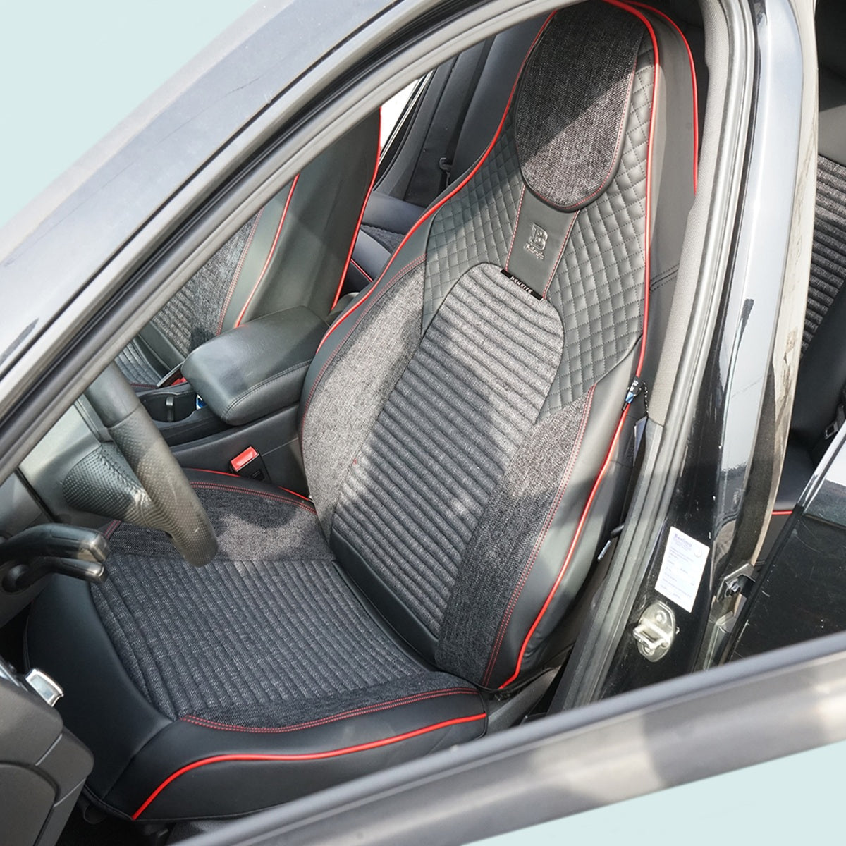 Set huse scaune auto Premium, model BLAZE Torque, design Sportiv,  universale, ergonomice, Piele Ecologica cu insertii textile, culoare Negru/Rosu
