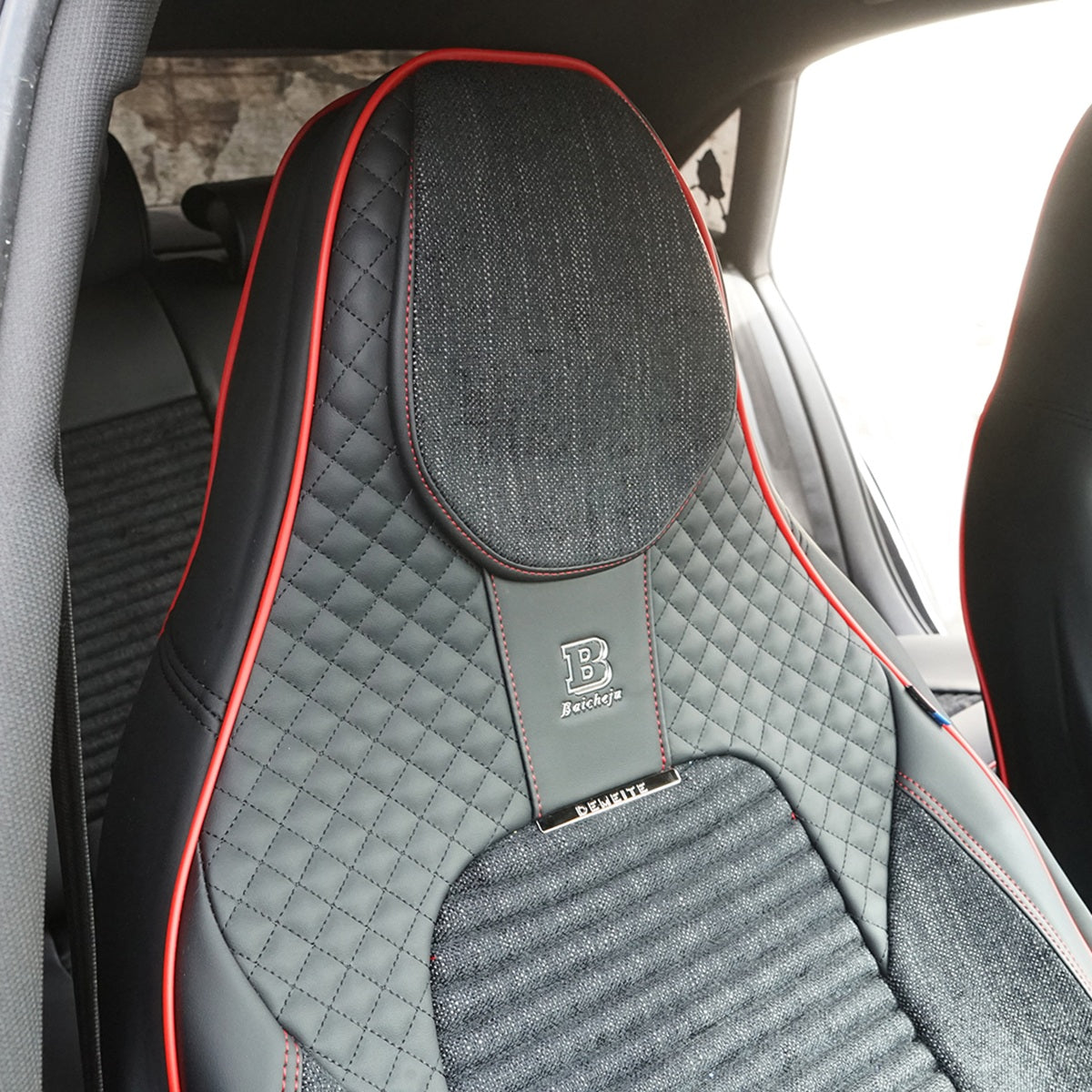 Set huse scaune auto Premium, model BLAZE Torque, design Sportiv,  universale, ergonomice, Piele Ecologica cu insertii textile, culoare Negru/Rosu
